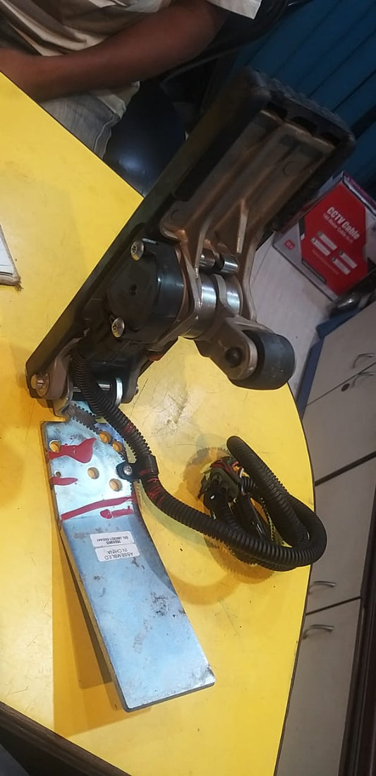 Williams Controls WM-526 Throttle Pedal for JCB Backhoes - Precision & Durability