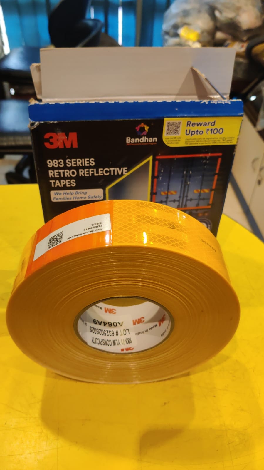 3M Retrospective tape yellow