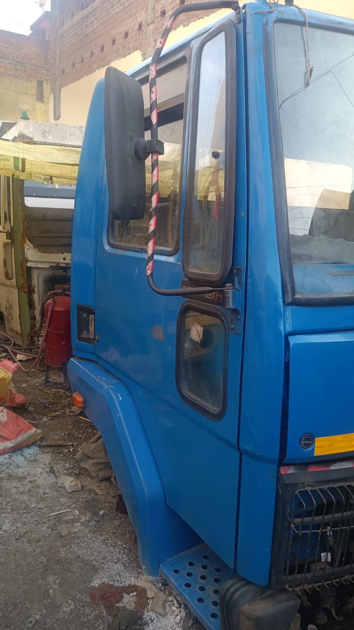 Ashok Leyland Ecomet Single Day Cabin Assembly: Efficient Comfort for Kolkata & Global Use
Optimize your Ashok Leyland Ecomet for daily operations with our high-quality Single Day Cabin Assembly, readily available in Kolkata and suitable for integration into vehicles destined for global markets. Designed to provide a practical and ergonomic environment, this cabin prioritizes driver comfort and efficiency, making it an excellent upgrade for businesses operating within Kolkata and those involved in inte