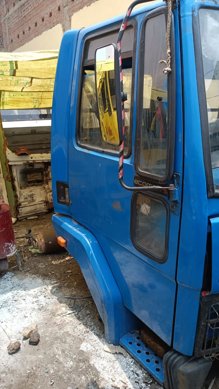 Ashok Leyland Ecomet Single Day Cabin Assembly: Efficient Comfort for Kolkata & Global Use
Optimize your Ashok Leyland Ecomet for daily operations with our high-quality Single Day Cabin Assembly, readily available in Kolkata and suitable for integration into vehicles destined for global markets. Designed to provide a practical and ergonomic environment, this cabin prioritizes driver comfort and efficiency, making it an excellent upgrade for businesses operating within Kolkata and those involved in inte