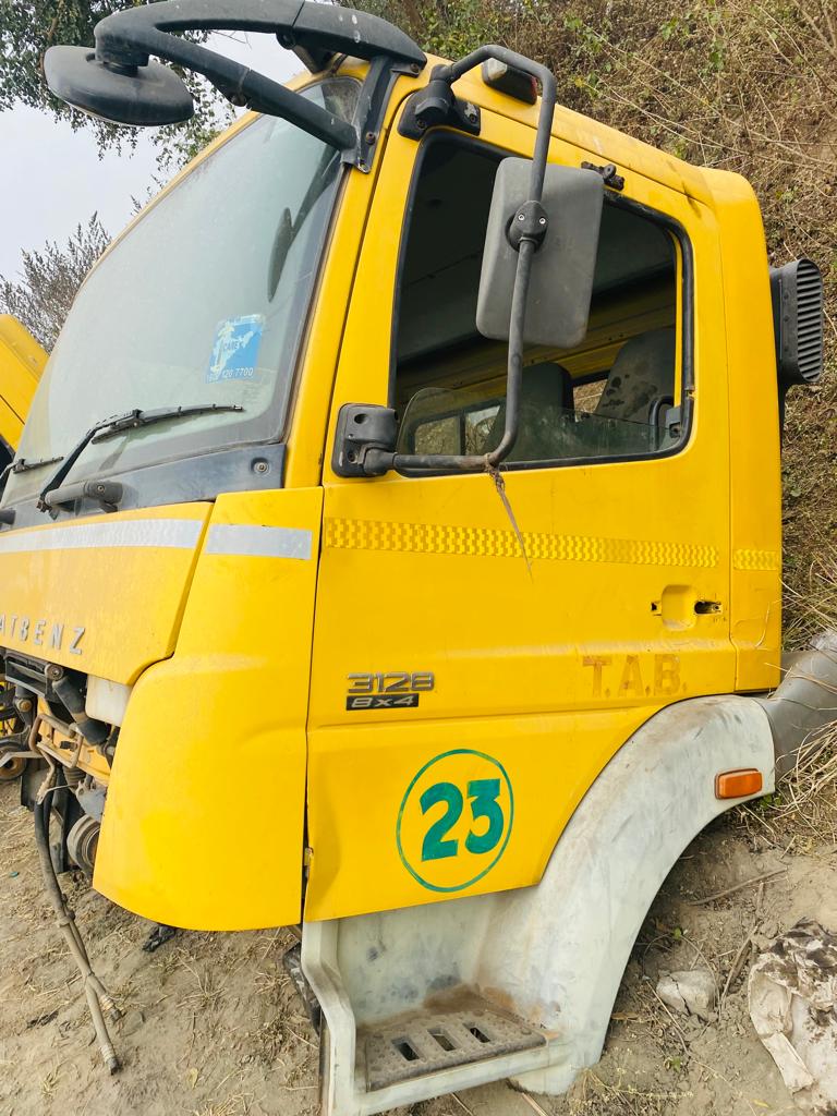 Bharat Benz 2523C Day Cabin Assembly (BS4, 2018): Enhanced Comfort for Kolkata & Global Operations
Optimize your Bharat Benz 2523C (BS4, 2018 model) for daily operations with our high-quality Complete Day Cabin Assembly, readily available in Kolkata and suitable for integration into vehicles destined for international markets. Designed to provide a spacious and ergonomic environment, this cabin prioritizes driver comfort and efficiency, making it an excellent upgrade for businesses operating within Kol