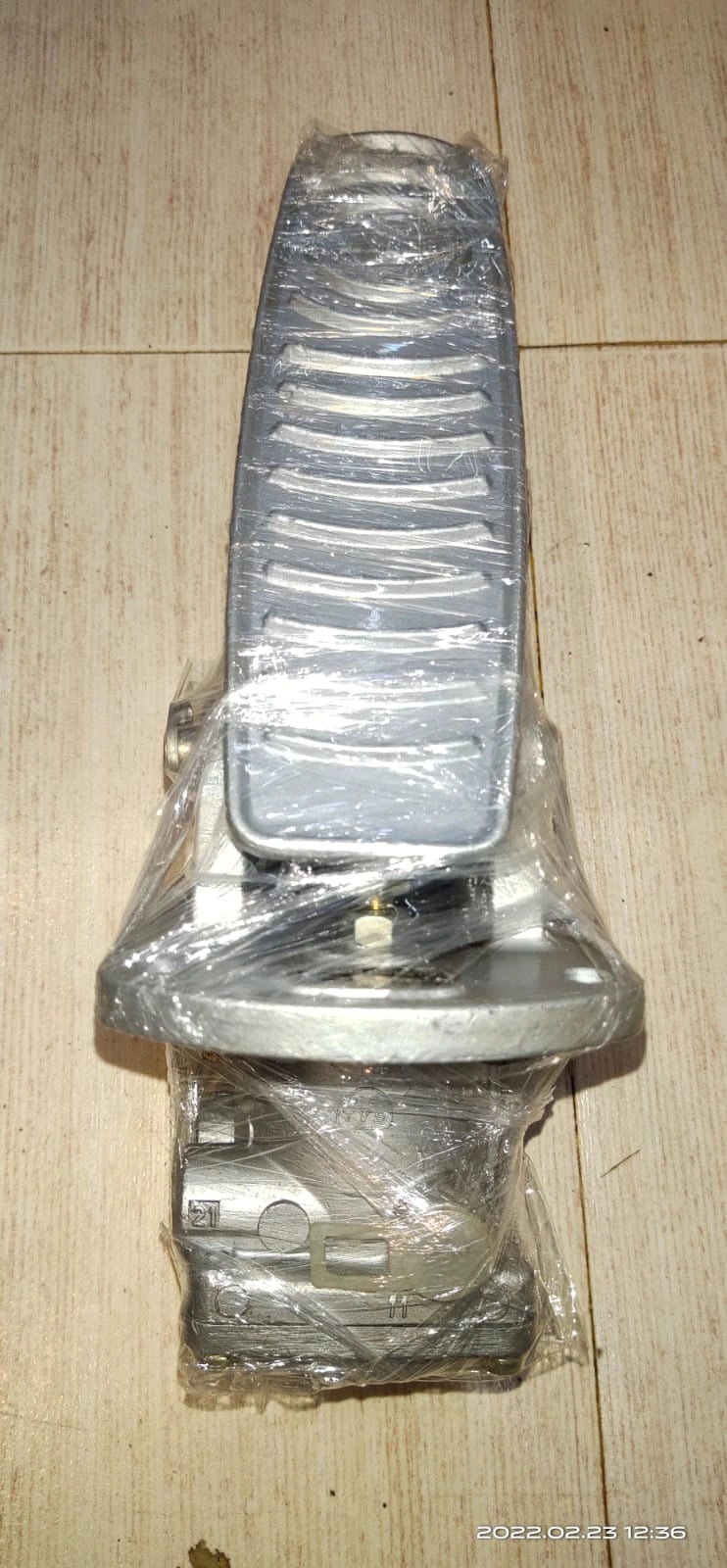 WABCO Brake Pedal Valve for Tata & Ashok Leyland - Safe Operation in Kolkata & Worldwide
Ensure the safe and reliable operation of your Tata and Ashok Leyland tippers and buses in Kolkata with the high-quality WABCO Brake Pedal Valve. Experience smooth and dependable stopping power with this essential braking system component. Designed for easy installation and a long-lasting lifespan, this WABCO valve is a crucial upgrade for your industrial vehicle, enhancing safety and performance for fleets in