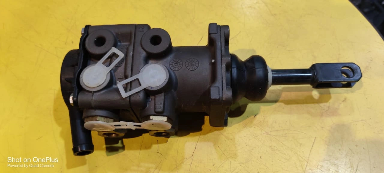 Universal Brake Dual Valve Assembly - Enhanced Safety for Vehicles in Kolkata & Worldwide
Ensure a higher level of safety for a wide range of vehicles in Kolkata and across the globe with our high-quality Universal Brake Dual Valve Assembly. Designed for potential broad compatibility across various vehicle types, this essential component of the braking system helps maintain reliable and effective braking performance. Its universal nature makes it a significant product for the world import/export sector