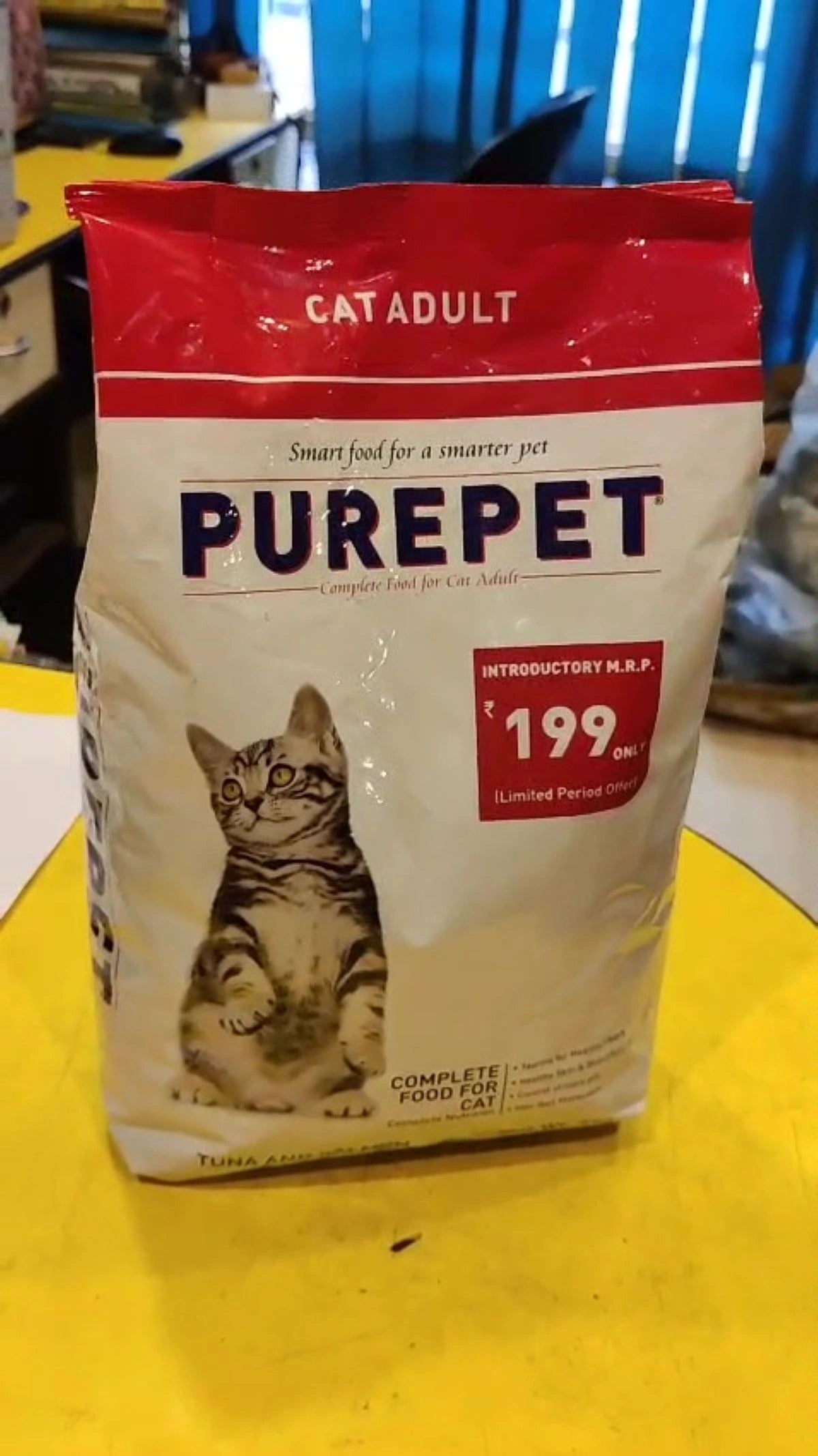 Purepet Tuna & Salmon Dry Cat Food 1kg - Tasty & Healthy for Adult Cats in Kolkata
Treat your adult cat in Kolkata to a delicious and nutritious meal with Purepet Tuna & Salmon Dry Cat Food. This 1 kg pack of non-vegetarian kibble is expertly formulated with real tuna and salmon, providing a palatable and protein-rich diet your feline will love.