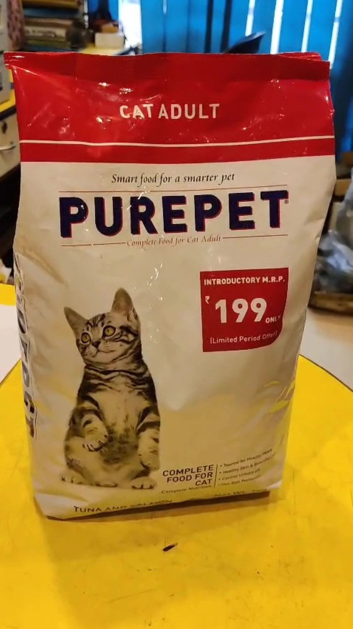 Purepet Tuna & Salmon Dry Cat Food 1kg - Tasty & Healthy for Adult Cats in Kolkata
Treat your adult cat in Kolkata to a delicious and nutritious meal with Purepet Tuna & Salmon Dry Cat Food. This 1 kg pack of non-vegetarian kibble is expertly formulated with real tuna and salmon, providing a palatable and protein-rich diet your feline will love.