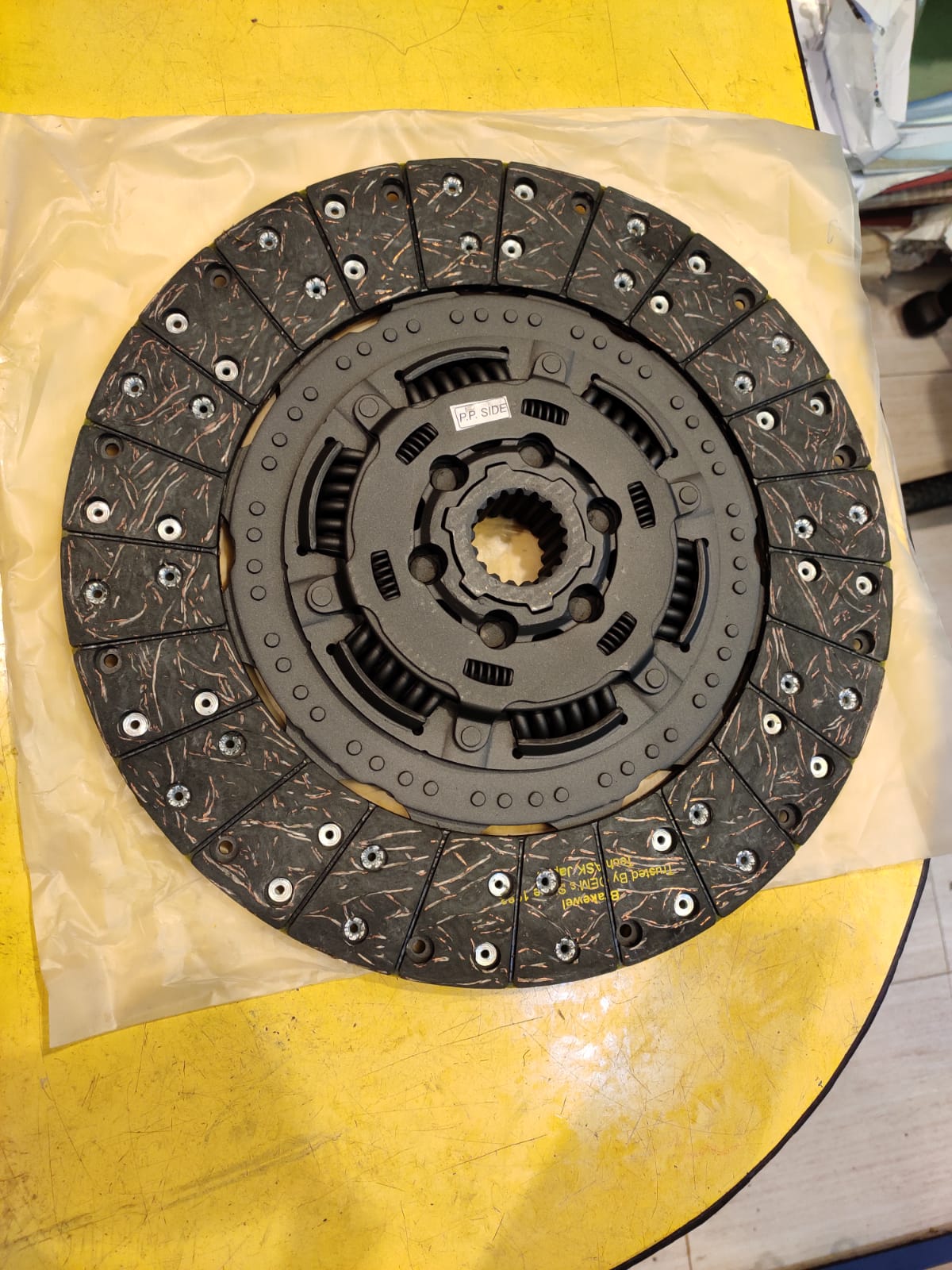 High-Performance Lipe Clutch Disc for Bharat Benz 3128 Truck in Kolkata & Global Markets
Enhance the clutch system of your Bharat Benz 3128 truck in Kolkata with the Lipe Clutch Disc, engineered for superior performance and long-lasting durability. As a trusted manufacturer, Lipe ensures smooth shifting and optimal power transfer. Discover the potential for international distribution of quality clutch components for Daimler commercial vehicles.
Key Benefits for Kolkata Bharat Benz Owners & Global