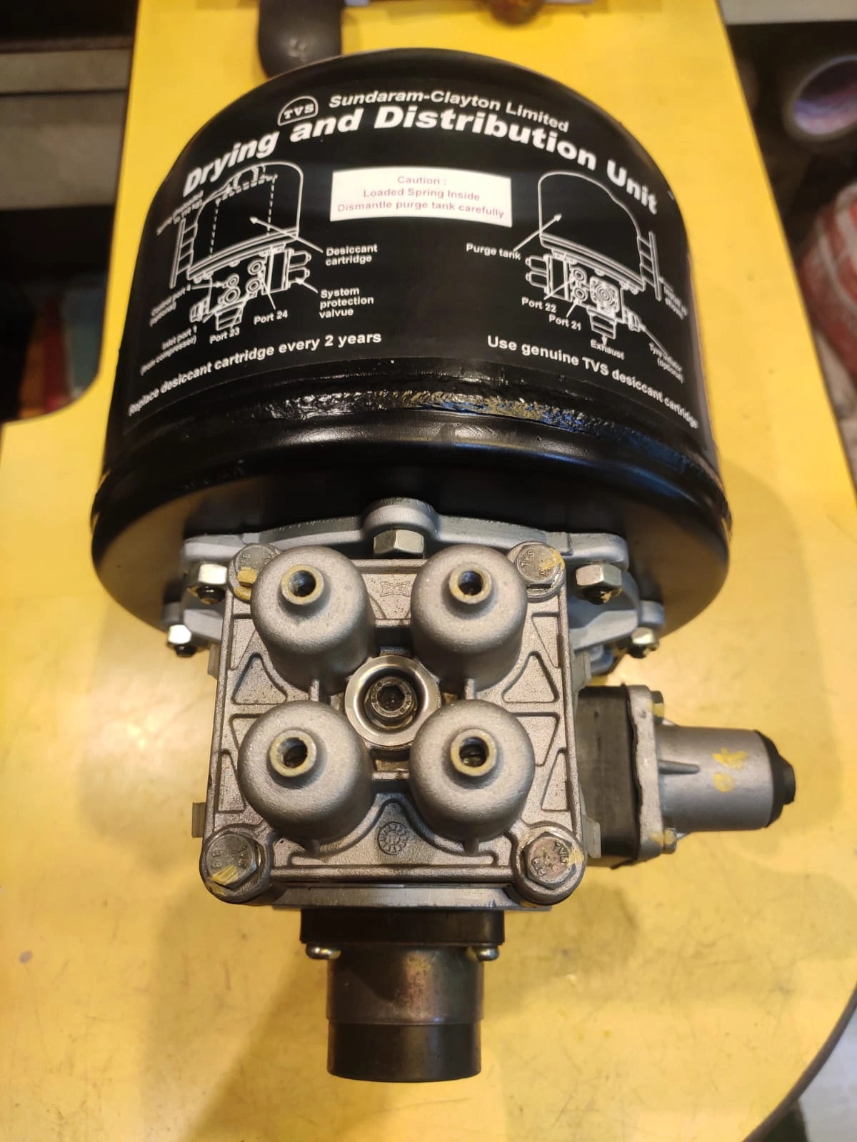 Top-Quality Wabco Air Distributor Assembly for Trucks in Kolkata
For heavy-duty trucks and commercial vehicles in Kolkata, the Wabco Air Distributor Assembly Distribution Unit stands as a top-tier component. Designed to precisely regulate the flow of compressed air to various systems, it ensures your vehicle operates at its peak, delivering reliable and consistent power across all driving conditions around Kolkata.