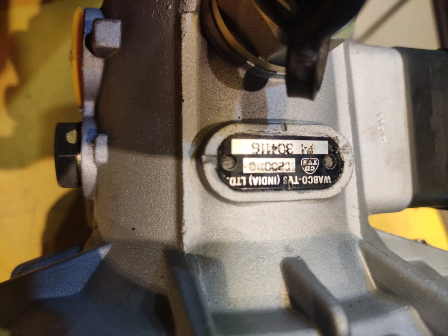 Top-Quality Wabco Air Distributor Assembly for Trucks in Kolkata
For heavy-duty trucks and commercial vehicles in Kolkata, the Wabco Air Distributor Assembly Distribution Unit stands as a top-tier component. Designed to precisely regulate the flow of compressed air to various systems, it ensures your vehicle operates at its peak, delivering reliable and consistent power across all driving conditions around Kolkata.