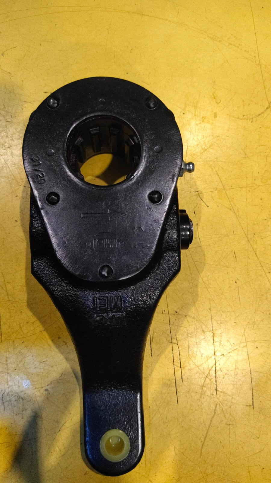 MEI Manual Slack Adjuster Bent Type (CD 140) for Prima LPS, HCV & LPK - Reliable Braking in Kolkata & Worldwide
Ensure reliable braking performance for your Prima LPS, Heavy Commercial Vehicles (HCV), and Light Passenger Vehicles (LPK) in Kolkata with the MEI Manual Slack Adjuster featuring a Bent Type design and CD 140 spline with 24 X 1.5 specifications. This essential component allows for precise manual adjustment of brake clearance, contributing to safe and effective braking for commercial vehi