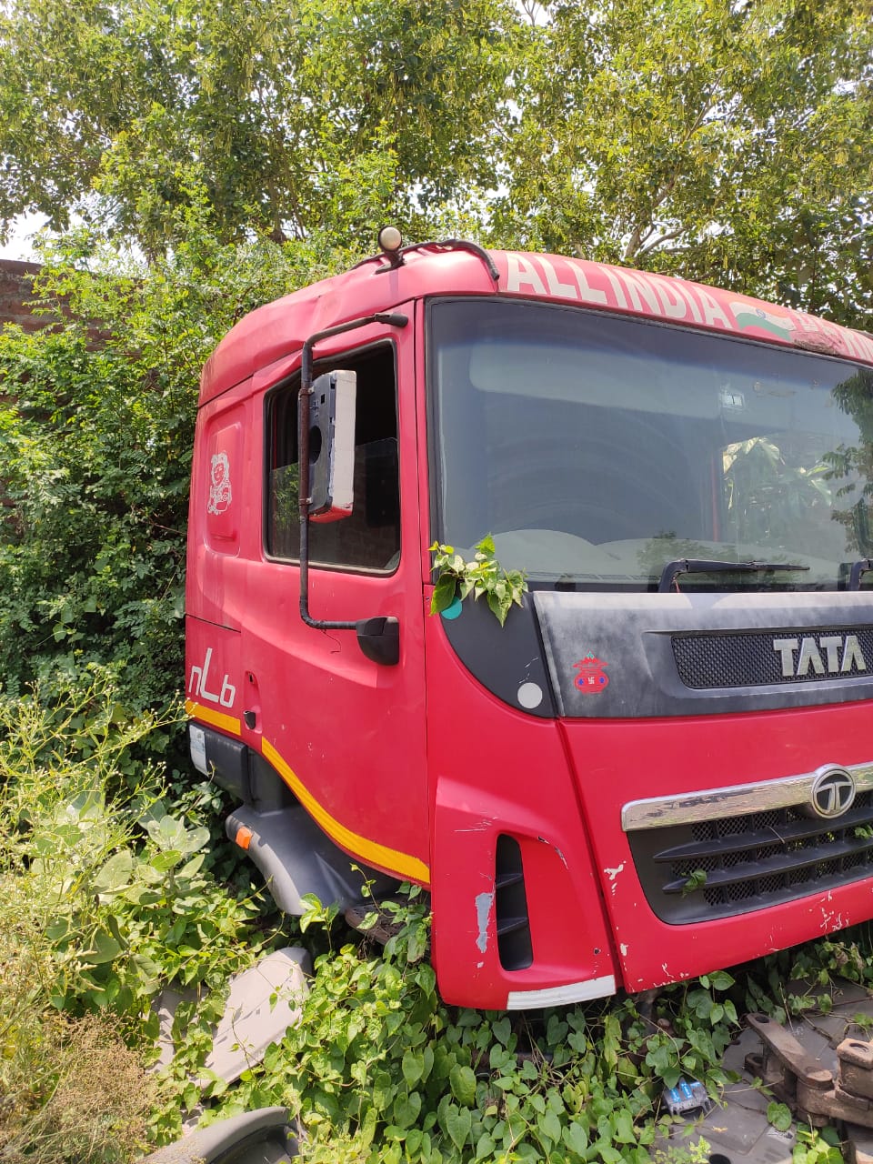 Tata Prima Sleeper Day/Night Cabin Assembly: Comfort for Long Hauls in Kolkata & Worldwide
Upgrade your Tata Prima truck with our showroom condition Sleeper Day/Night Cabin Assembly, complete with all necessary fittings for seamless installation, available for purchase in Kolkata and suitable for global export. This high-quality cabin is specifically designed to offer exceptional comfort and practicality for extended journeys, making it an ideal choice for drivers operating within Kolkata and for those