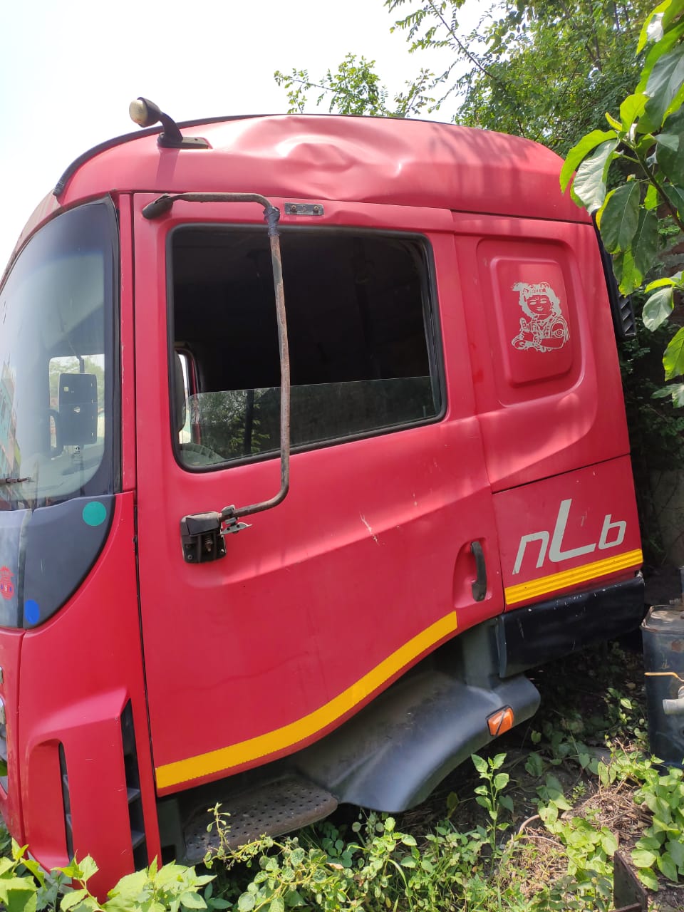 Tata Prima Sleeper Day/Night Cabin Assembly: Comfort for Long Hauls in Kolkata & Worldwide
Upgrade your Tata Prima truck with our showroom condition Sleeper Day/Night Cabin Assembly, complete with all necessary fittings for seamless installation, available for purchase in Kolkata and suitable for global export. This high-quality cabin is specifically designed to offer exceptional comfort and practicality for extended journeys, making it an ideal choice for drivers operating within Kolkata and for those