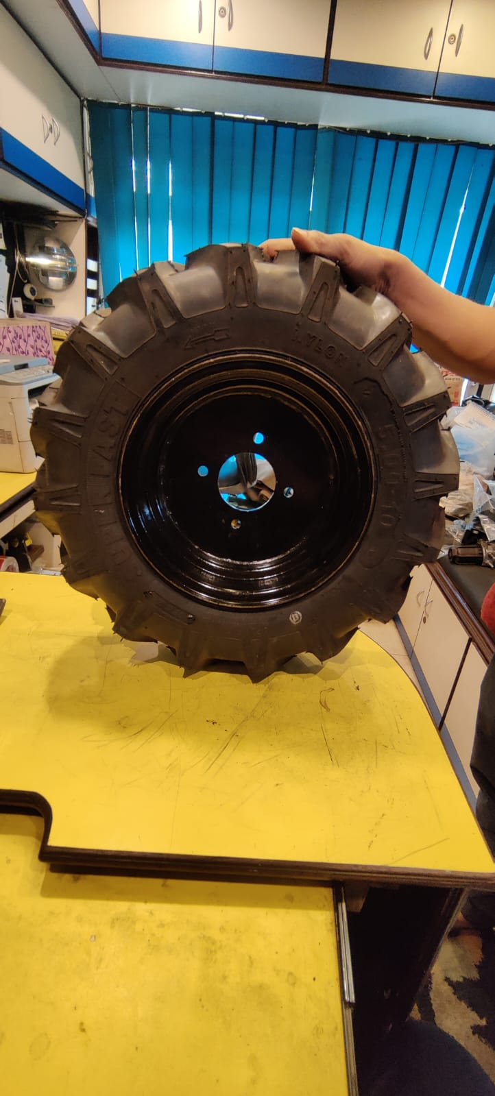 Heavy Duty 5.00-10 Tyre Set with Rim & Tube for Kolkata Trolleys & Global Logistics