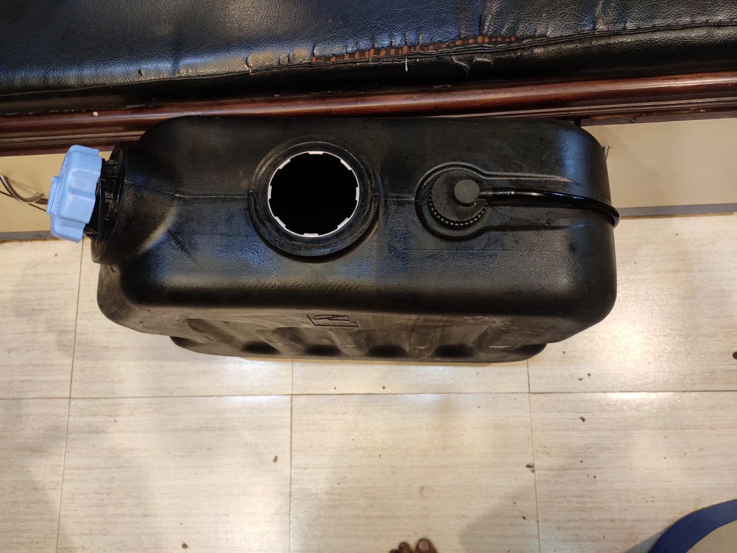 Original BS4 Tata Cummins Urea Tank Assembly (100+ L) for Kolkata Vehicles
Introducing the genuine BS4 Tata Cummins Urea Tank Assembly, the premium solution for your vehicle's urea storage requirements in Kolkata. This urea tank assembly is an original, imported product from a trusted manufacturer, guaranteeing unparalleled quality and exceptional durability for vehicles operating in and around Kolkata.