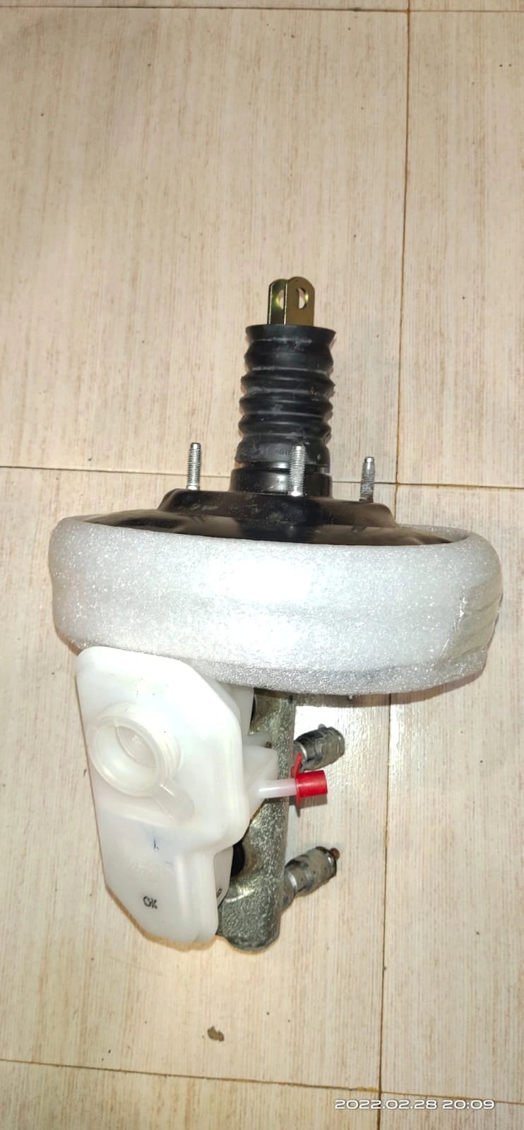 Brake Booster for Ford Ikon 2nd Generation - Reliable Braking from Kolkata to the World
Ensure safe and responsive braking for your Ford Ikon 2nd Generation with our high-quality brake booster, readily available in Kolkata. This essential component is specifically designed for a perfect fit and reliable performance in your vehicle, contributing significantly to driving safety. Sourced from Kolkata, this brake booster caters to the maintenance needs of Ford Ikon 2nd Gen owners locally and holds strong poten