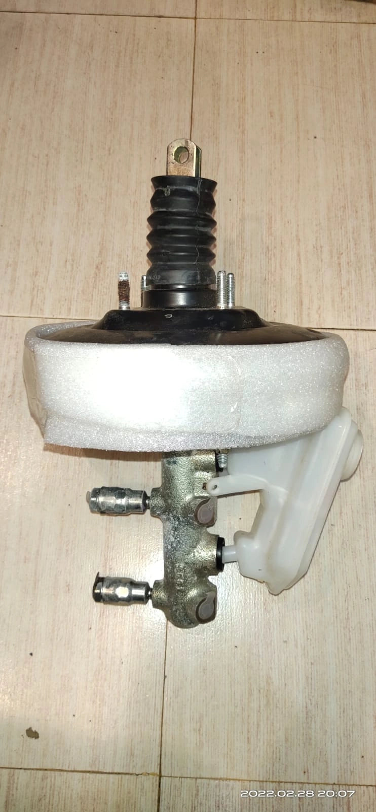 Brake Booster for Ford Ikon 2nd Generation - Reliable Braking from Kolkata to the World
Ensure safe and responsive braking for your Ford Ikon 2nd Generation with our high-quality brake booster, readily available in Kolkata. This essential component is specifically designed for a perfect fit and reliable performance in your vehicle, contributing significantly to driving safety. Sourced from Kolkata, this brake booster caters to the maintenance needs of Ford Ikon 2nd Gen owners locally and holds strong poten