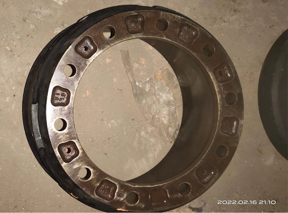 TVS Girling Brake Drum (22.5 inch) for Bharat Benz Trucks - Superior Braking from Kolkata to the World
Upgrade your Bharat Benz truck's braking system with the high-quality TVS Girling Brake Drum, specifically designed with a 22.5-inch diameter for optimal compatibility. Sourced from Kolkata, this brake drum offers enhanced performance and exceptional durability, ensuring reliable and efficient braking for your Bharat Benz truck. Improve your truck's stopping power and safety on the road with this premium