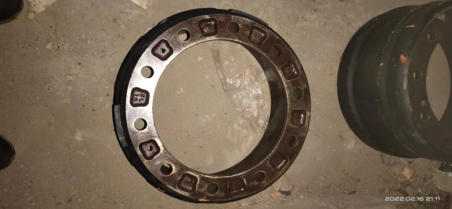TVS Girling Brake Drum (22.5 inch) for Bharat Benz Trucks - Superior Braking from Kolkata to the World
Upgrade your Bharat Benz truck's braking system with the high-quality TVS Girling Brake Drum, specifically designed with a 22.5-inch diameter for optimal compatibility. Sourced from Kolkata, this brake drum offers enhanced performance and exceptional durability, ensuring reliable and efficient braking for your Bharat Benz truck. Improve your truck's stopping power and safety on the road with this premium