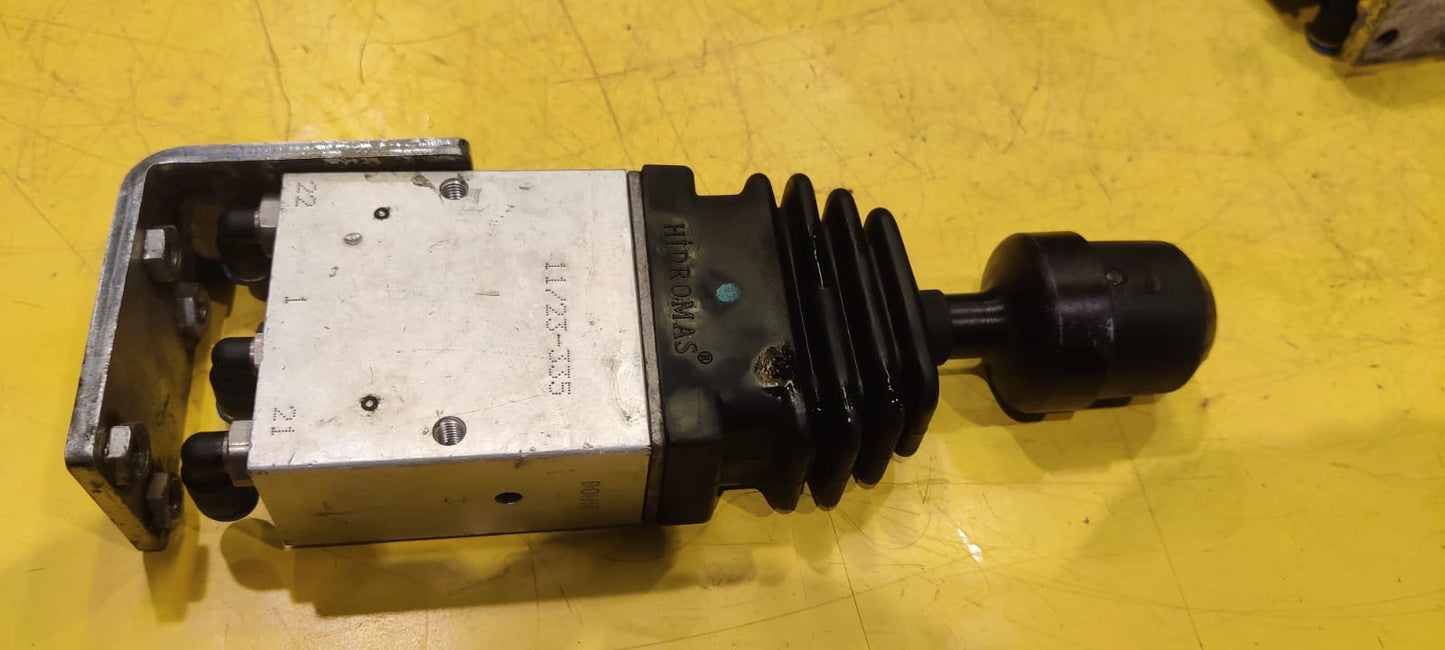 Durable Hydromas Air Controller Valve for Kolkata & Global Hydraulic Systems
Optimize the performance of your hydraulic systems in trucks, buses, and tippers operating in Kolkata and internationally with this durable air controller valve from Hydromas Hydraulics. This high-quality pneumatic valve provides precise and reliable control over essential hydraulic functions, ensuring efficient and safe operation for commercial vehicles engaged in local and global logistics, transportation, and construction.