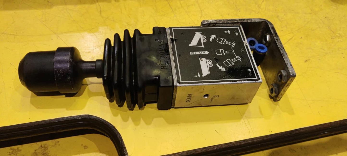 Durable Hydromas Air Controller Valve for Kolkata & Global Hydraulic Systems
Optimize the performance of your hydraulic systems in trucks, buses, and tippers operating in Kolkata and internationally with this durable air controller valve from Hydromas Hydraulics. This high-quality pneumatic valve provides precise and reliable control over essential hydraulic functions, ensuring efficient and safe operation for commercial vehicles engaged in local and global logistics, transportation, and construction.