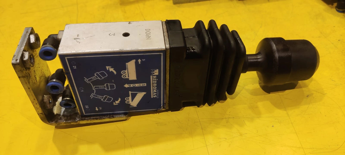 Durable Hydromas Air Controller Valve for Kolkata & Global Hydraulic Systems
Optimize the performance of your hydraulic systems in trucks, buses, and tippers operating in Kolkata and internationally with this durable air controller valve from Hydromas Hydraulics. This high-quality pneumatic valve provides precise and reliable control over essential hydraulic functions, ensuring efficient and safe operation for commercial vehicles engaged in local and global logistics, transportation, and construction.
