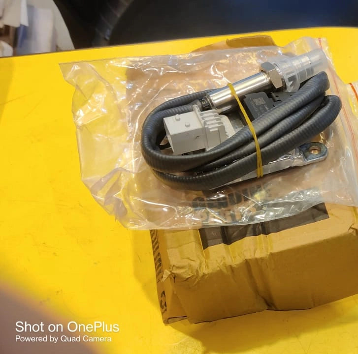 Genuine Cummins Urea Doser & NOx Sensor Unit for Kolkata & Global Heavy-Duty Vehicles
Ensure the efficient operation of your commercial vehicle's Selective Catalytic Reduction (SCR) system in Kolkata and across international markets with this authentic Cummins urea doser and NOx sensor combination unit. This 12V component, part number 5593958, is the NB1500 Gen2.8 model, specifically engineered for a wide range of heavy-duty vehicles including trucks, buses, JCBs, dumpers, trollers, and lorries use