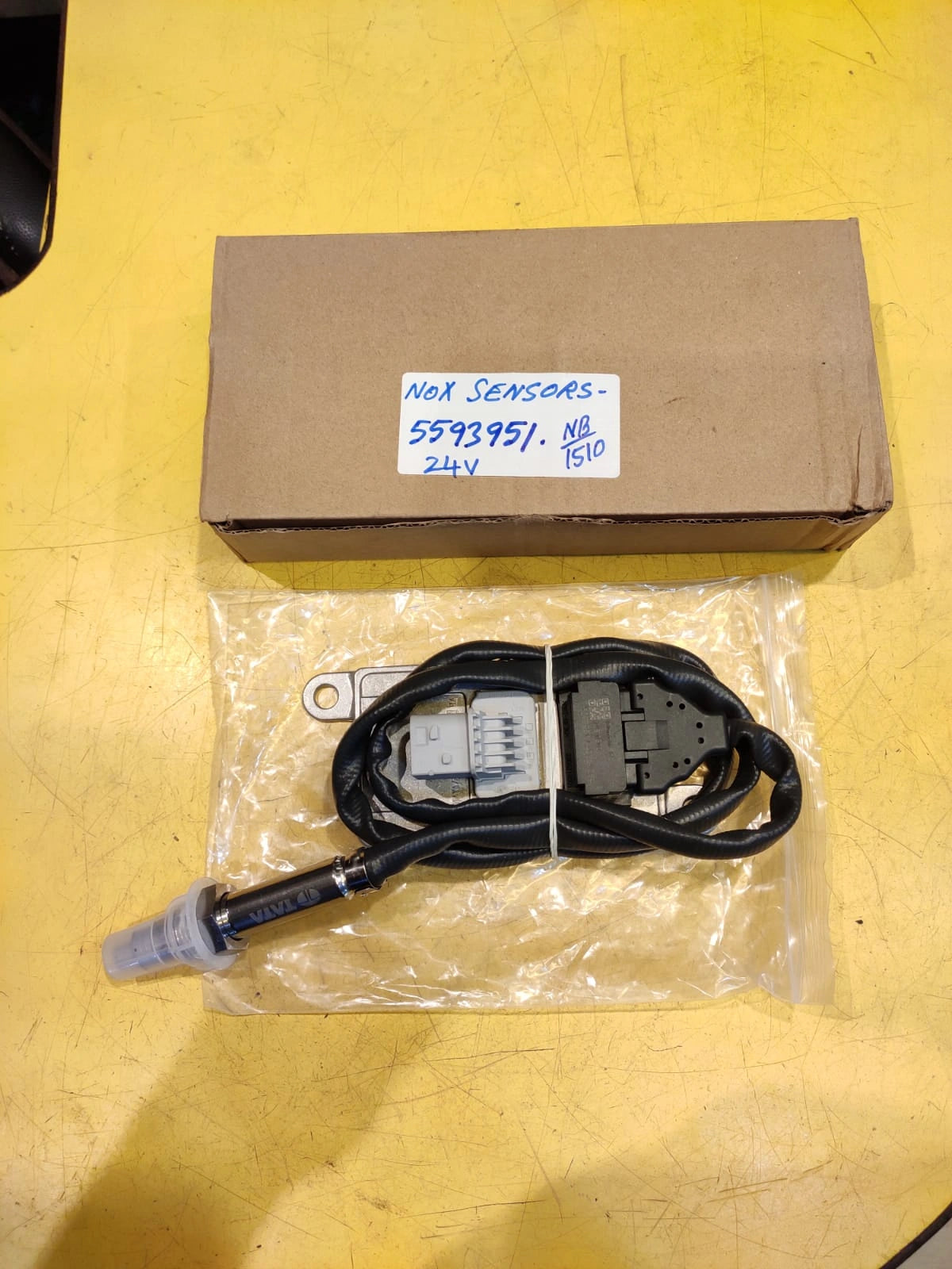 Genuine 24V Cummins NB1510 Urea Doser & NOx Sensor for Kolkata & Global Commercial Vehicles
Ensure the efficient operation and emission compliance of your commercial vehicle in Kolkata and across international routes with this genuine 24V Cummins NB1510 urea doser and NOx sensor (part number 5593951). This authentic Cummins component guarantees accurate urea dosing and precise Nitrogen Oxide (NOx) level readings, which are vital for maintaining a healthy Selective Catalytic Reduction (SCR) system a