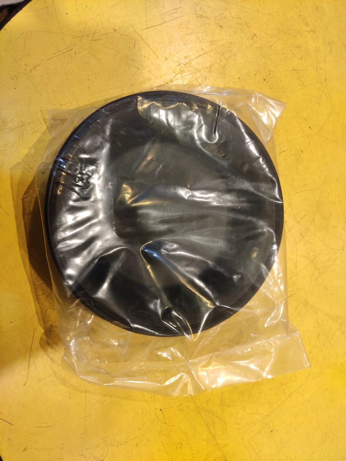 WABCO Rear Brake Booster Repair Kit (25/40) for Kolkata's Commercial Vehicles
Ensure the safety and efficiency of your commercial vehicles in Kolkata with this WABCO Rear Brake Booster Repair Kit (part numbers 43910169 and 300025040), commonly known as the 25/40 kit. This comprehensive kit provides all the necessary components to overhaul your WABCO rear brake booster, guaranteeing reliable rear braking performance essential for navigating Kolkata's roads.