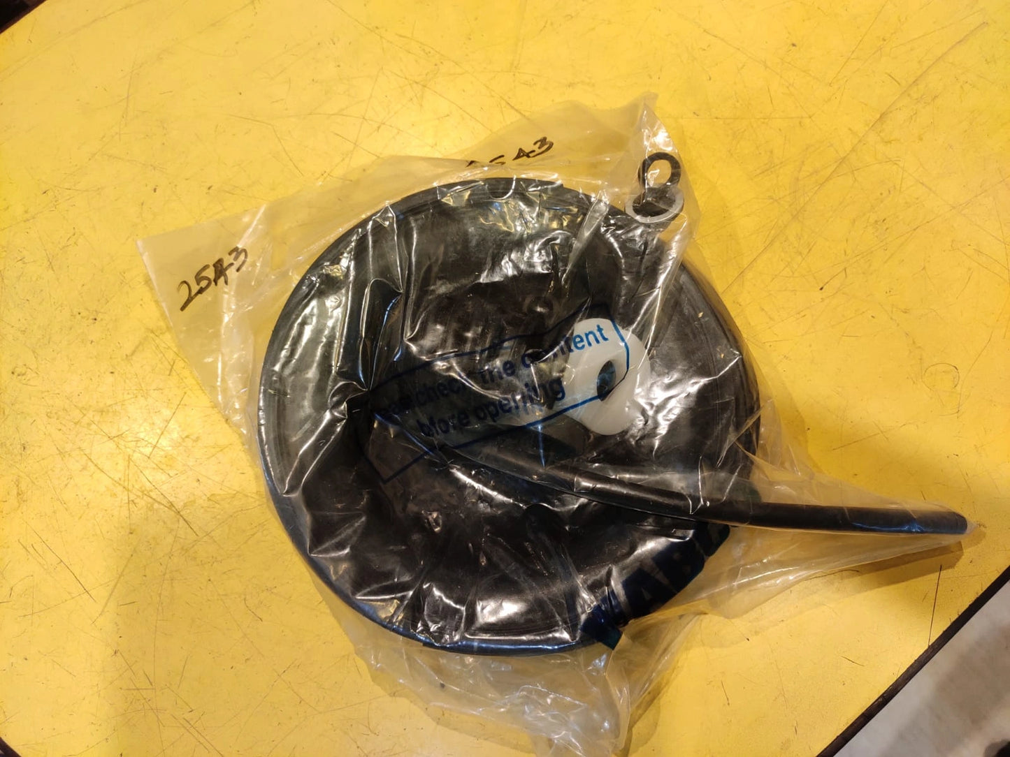WABCO Rear Brake Booster Repair Kit (25/25) for Kolkata's Commercial Vehicles
Maintain the safety and efficiency of your commercial vehicles in Kolkata with this WABCO Rear Brake Booster Repair Kit (part numbers 43910169 and 300025025), commonly known as the 25-25 kit. This comprehensive kit provides all the necessary components to overhaul your WABCO rear brake booster, guaranteeing reliable rear braking performance essential for navigating Kolkata's roads.