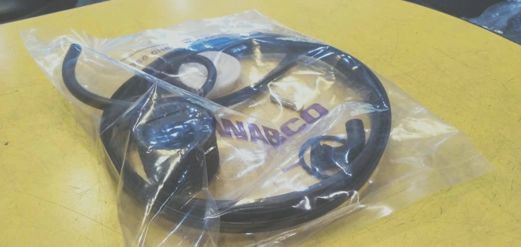 WABCO Major Rear Brake Booster Repair Kit (25/33) for Kolkata's Commercial Vehicles
Ensure the safety and optimal braking performance of your commercial vehicles in Kolkata with this WABCO Major Rear Brake Booster Repair Kit (300025033). Specifically designed for size 25/33 WABCO rear brake boosters commonly found in trucks, buses, and trailers operating in and around Kolkata, this comprehensive kit provides all the necessary components for a complete major overhaul.