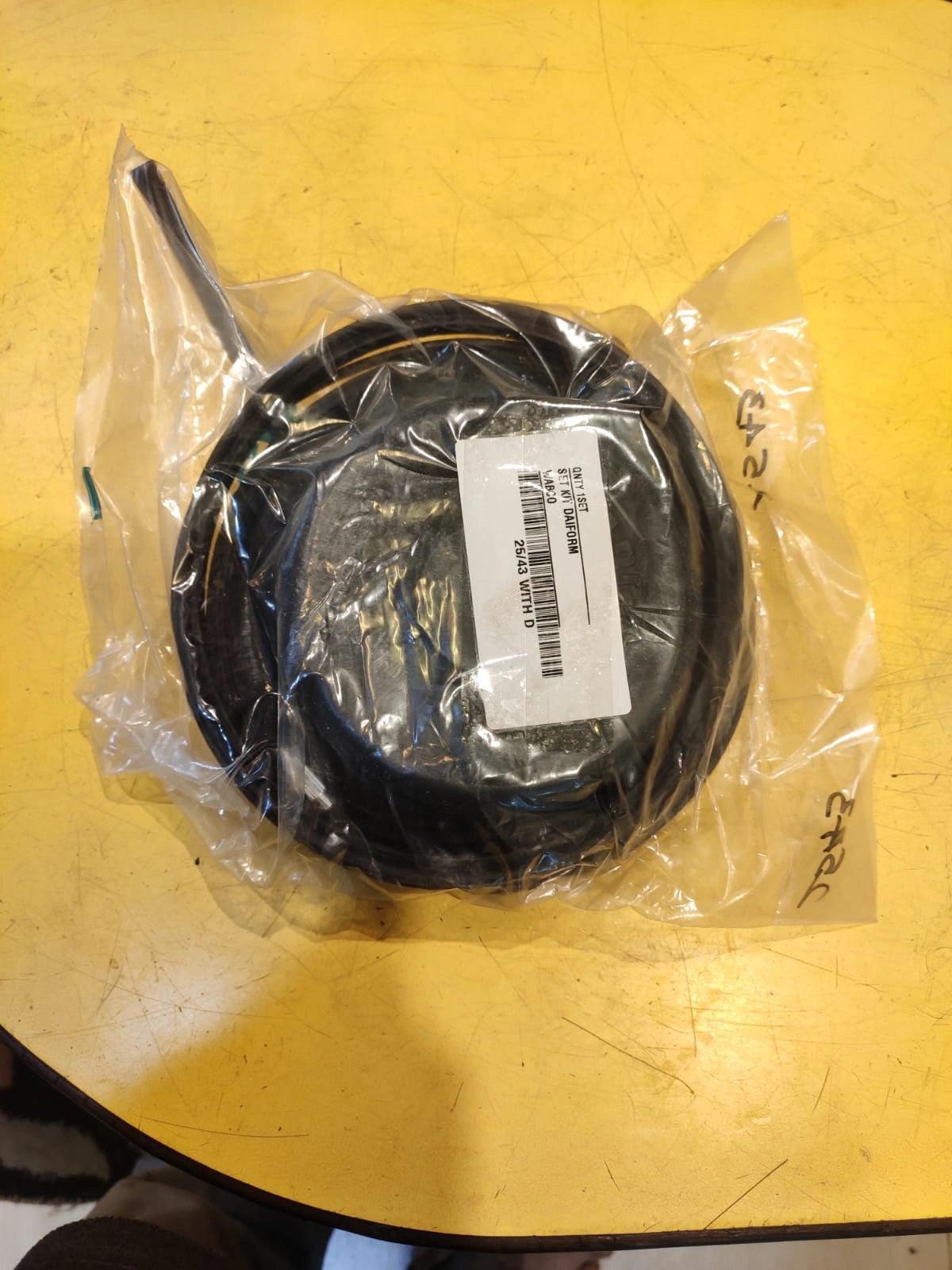 WABCO Rear Brake Booster Repair Kit (25/43) for Kolkata's Commercial Vehicles
Ensure the safety and efficiency of your commercial vehicles in Kolkata with this WABCO Rear Brake Booster Repair Kit (part numbers 43910169 and 300025043), commonly known as the 25/43 kit. This comprehensive kit provides all the necessary components to overhaul your WABCO rear brake booster, guaranteeing reliable rear braking performance essential for navigating the roads of Kolkata and beyond.