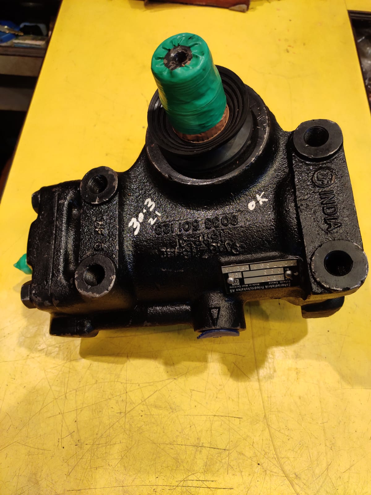 Steering Gear Box for Tata Ace Mega, Magic - BS2/BS3/BS4 SLCV (4 Ton to 11 Ton)