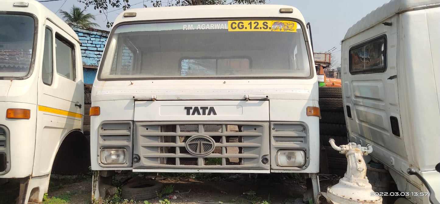 White Used Tata Tipper 2518 Cabin: Excellent Condition for Kolkata & Worldwide
Introducing the White Used Tata Tipper 2518 Cabin (Commercial Vehicles Tata 2518 LPK Cabin), a top-quality truck body cabin now available in excellent condition in Kolkata and ready for global export. This reliable and durable cabin is the perfect solution for those seeking a high-performing replacement for their Tata tipper or other compatible commercial vehicles operating in Kolkata and international markets.