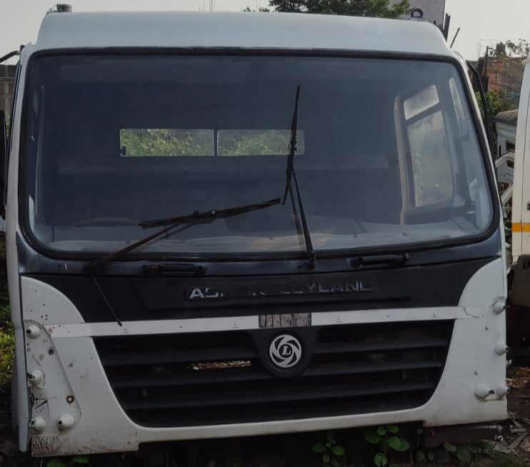 Top-Quality Used Ashok Leyland U Truck Cabin (BS3/BS4/BS6): Reliable Performance in Kolkata & Worldwide
Acquire a top-quality used truck body cabin specifically for Ashok Leyland U Trucks (compatible with BS3, BS4, and BS6 models), available in Kolkata and suitable for global export. This complete cabin assembly includes doors, glasses, dashboard, ECM wiring, seat, and mat, offering a reliable and durable solution for commercial vehicle operators in Kolkata and for international markets.