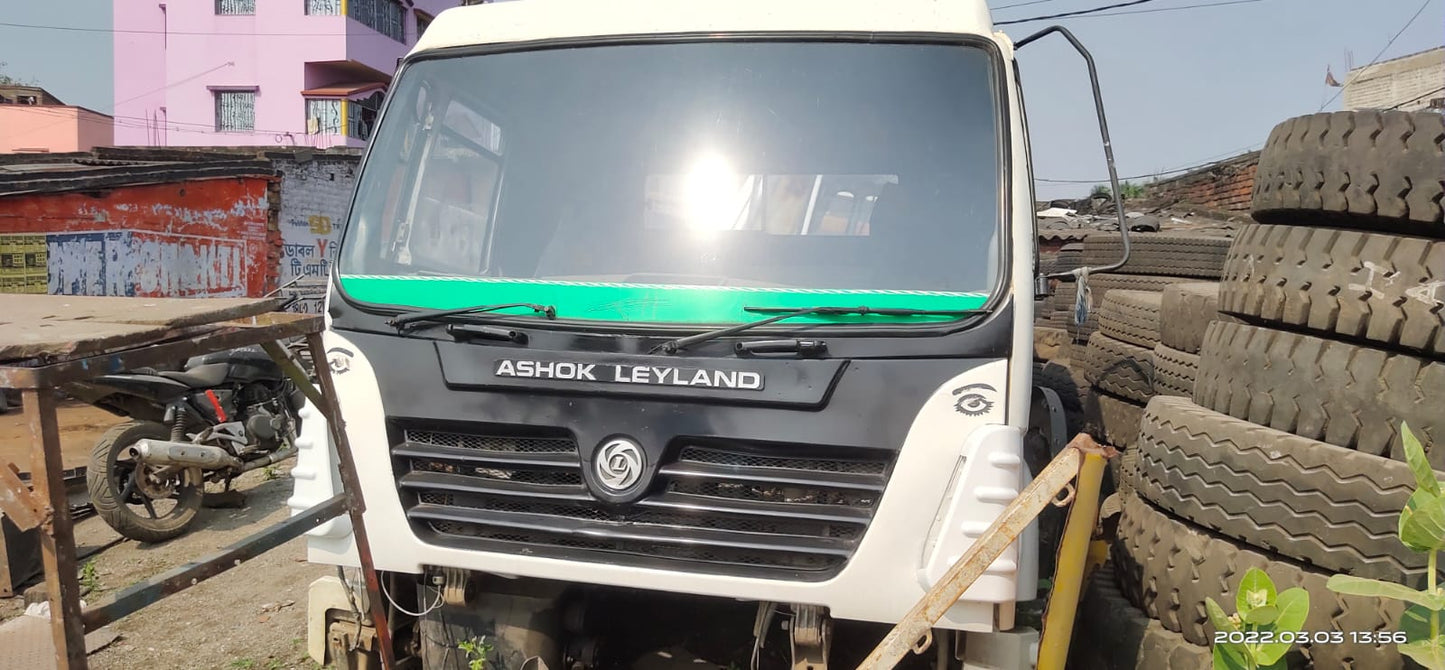 Top-Quality Used Ashok Leyland U Truck Cabin (BS3/BS4/BS6): Reliable Performance in Kolkata & Worldwide
Acquire a top-quality used truck body cabin specifically for Ashok Leyland U Trucks (compatible with BS3, BS4, and BS6 models), available in Kolkata and suitable for global export. This complete cabin assembly includes doors, glasses, dashboard, ECM wiring, seat, and mat, offering a reliable and durable solution for commercial vehicle operators in Kolkata and for international markets.