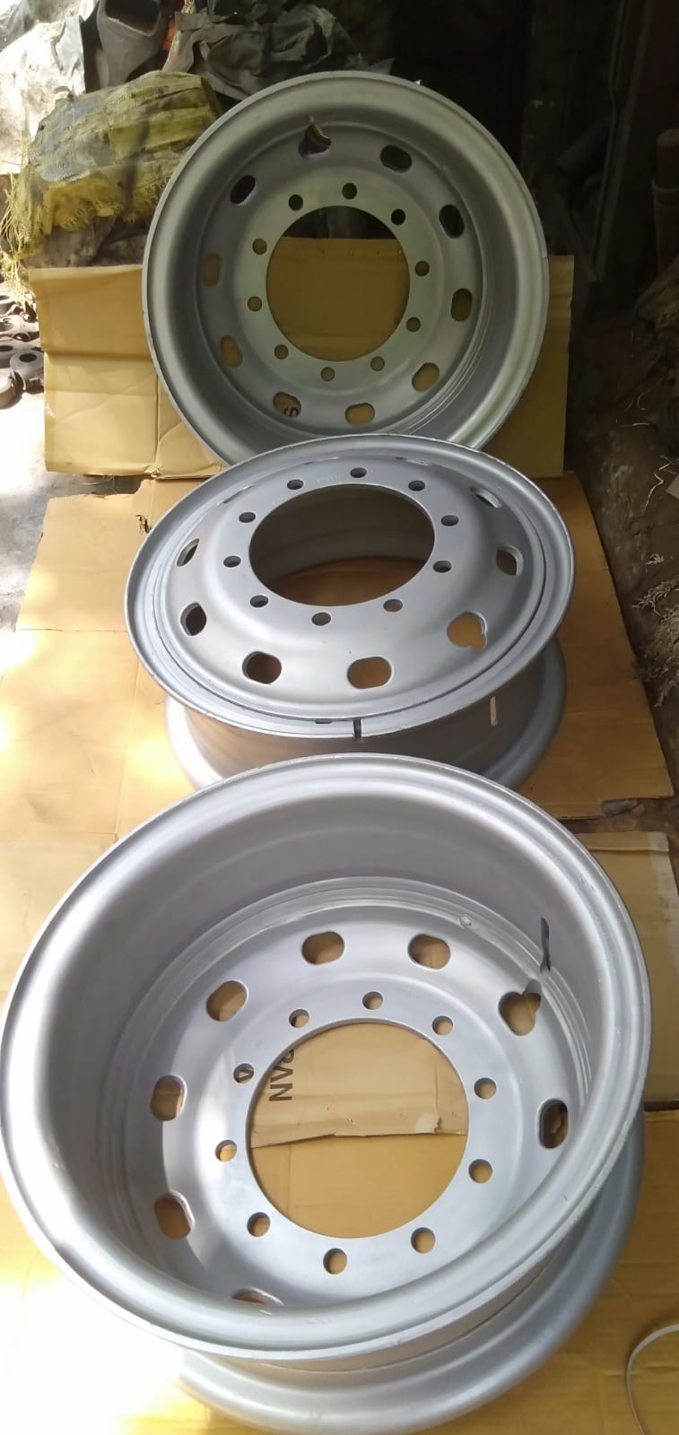 Automotive Wheel Rim, Size: 24" 10 Holes 95kg Genuine Volvo 10 Hole Wheel Rim for Kolkata Trucks & International Fleets