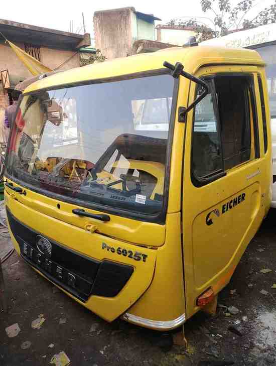 Eicher 6025 T Complete Day Cabin Assembly