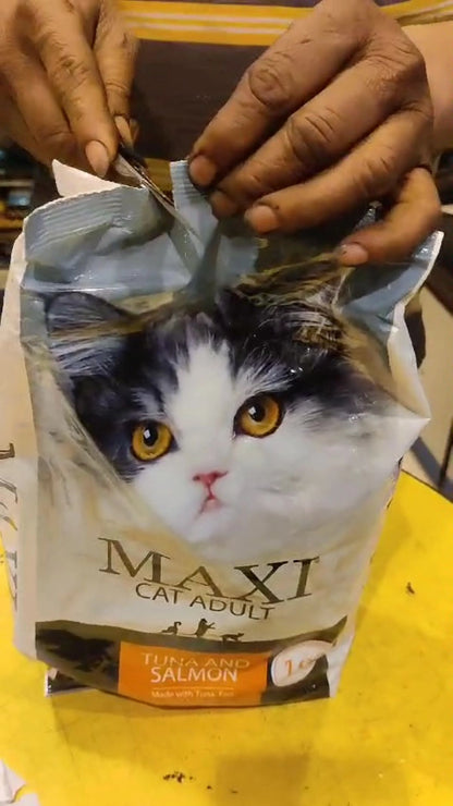 Maxi Tuna &amp; Salmon Dry Cat Food 1.2kg - Complete Nutrition for Adult Cats in Kolkata

Treat your adult cat in Kolkata to a delicious and nutritious complete meal with Maxi Tuna &amp; Salmon Dry Cat Food. This 1.2kg non-vegetarian formula is expertly crafted with real tuna and salmon, offering a palatable and protein-rich diet your feline will love.