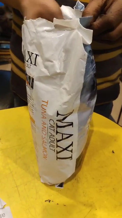 Maxi Tuna &amp; Salmon Dry Cat Food 1.2kg - Complete Nutrition for Adult Cats in Kolkata

Treat your adult cat in Kolkata to a delicious and nutritious complete meal with Maxi Tuna &amp; Salmon Dry Cat Food. This 1.2kg non-vegetarian formula is expertly crafted with real tuna and salmon, offering a palatable and protein-rich diet your feline will love.