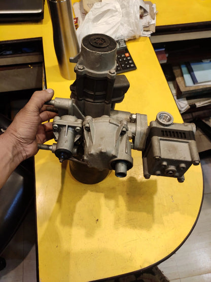 Wabco Air Distributor Assembly Distribution Unit for Tata Prima

The Wabco Air Distributor Assembly Distribution Unit is an essential component for any Tata Prima heavy-duty truck or commercial vehicle operating in Kolkata. Designed to regulate the flow of compressed air to various systems, this assembly ensures peak and reliable performance in all driving conditions.