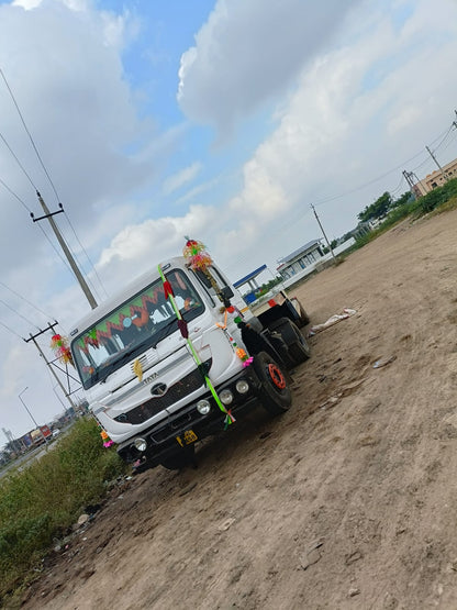 Heavy-Duty TATA 3518 (2018) Lowbed Trailer for Kolkata Operations

For businesses in Kolkata requiring a reliable solution for transporting oversized and heavy loads, this heavy-duty, low-profile trailer built on a robust TATA 3518 chassis from 2018 offers exceptional capability and durability for your transportation needs in and around Kolkata.