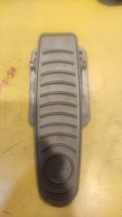 WABCO Brake Pedal Valve for Tata &amp; Ashok Leyland - Safe Operation in Kolkata &amp; Worldwide

Ensure the safe and reliable operation of your Tata and Ashok Leyland tippers and buses in Kolkata with the high-quality WABCO Brake Pedal Valve. Experience smooth and dependable stopping power with this essential braking system component. Designed for easy installation and a long-lasting lifespan, this WABCO valve is a crucial upgrade for your industrial vehicle, enhancing safety and performance for fleets in 