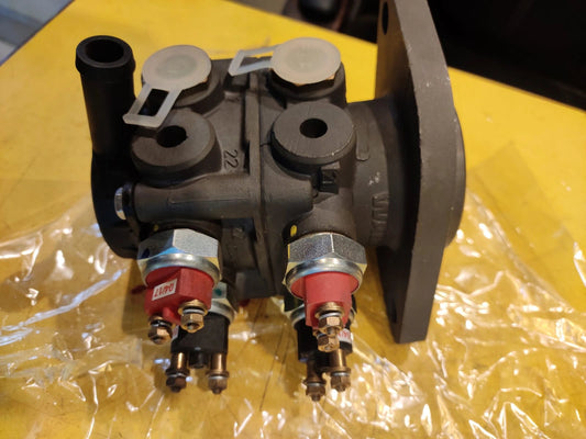 Truck Foot Brake Servo Valve Assembly - Ensuring Safe Air Braking from Kolkata to the World

Ensure the safe and efficient operation of your heavy commercial vehicles, including Tata, Ashok Leyland, AMW, and Bharat Benz trucks, with our crucial Foot Brake Servo Valve Assembly, available in Kolkata. This essential component within the air brake system allows drivers to effectively control braking force, enabling smooth deceleration and powerful stops. Its integration with modern safety systems and dual circu