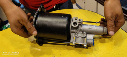 High-Quality Tipper Clutch Booster 102mm 2523 Type for Kolkata &amp; Global Markets

Enhance the performance of your heavy-duty truck or commercial vehicle in Kolkata with the Tipper Clutch Booster 102mm 2523 type. This high-quality aftermarket component is engineered for reliable and consistent power to your vehicle's clutch system. Discover its potential for the international heavy-duty vehicle aftermarket.