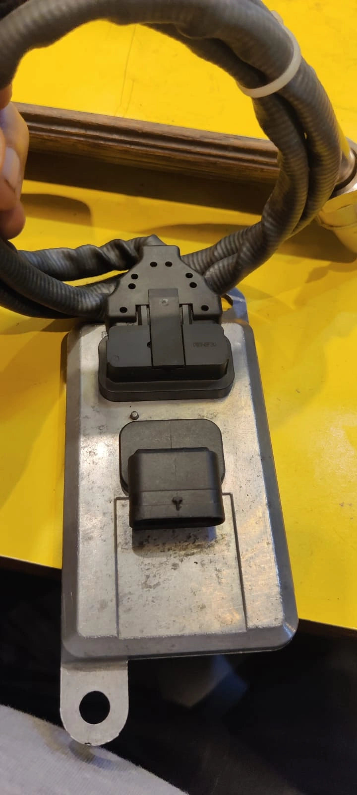 Genuine Continental UNI NOx Sensor for Mahindra Blazo BS6 Trucks in Kolkata &amp; Applicable Global Markets

Upgrade your Mahindra Blazo BS6 truck series in Kolkata and ensure optimal emission control with the genuine Continental UNI NOx Sensor. Specifically designed for BS6 emission compliance and operating at 24V, this sensor from the trusted brand Continental guarantees accurate readings, contributing to improved performance and a reduced environmental impact for both local and potentially international 