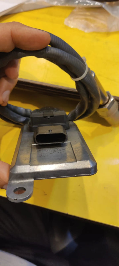 Genuine Continental UNI NOx Sensor for Mahindra Blazo BS6 Trucks in Kolkata &amp; Applicable Global Markets

Upgrade your Mahindra Blazo BS6 truck series in Kolkata and ensure optimal emission control with the genuine Continental UNI NOx Sensor. Specifically designed for BS6 emission compliance and operating at 24V, this sensor from the trusted brand Continental guarantees accurate readings, contributing to improved performance and a reduced environmental impact for both local and potentially international 