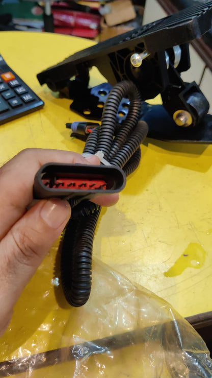 Williams Controls Accelerator Pedal WCS-402262 for Ashok Leyland U Truck