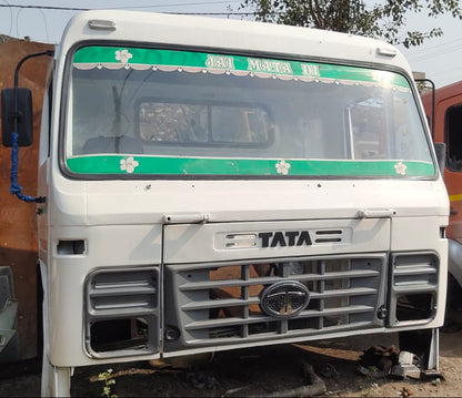 White Used Tata Tipper 2518 Cabin: Excellent Condition for Kolkata &amp; Worldwide

Introducing the White Used Tata Tipper 2518 Cabin (Commercial Vehicles Tata 2518 LPK Cabin), a top-quality truck body cabin now available in excellent condition in Kolkata and ready for global export. This reliable and durable cabin is the perfect solution for those seeking a high-performing replacement for their Tata tipper or other compatible commercial vehicles operating in Kolkata and international markets.