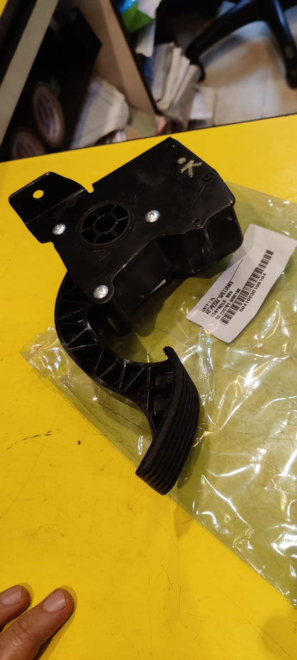 Tata Signa BS6 Accelerator Pedal Assembly (Part No. 410630100104)