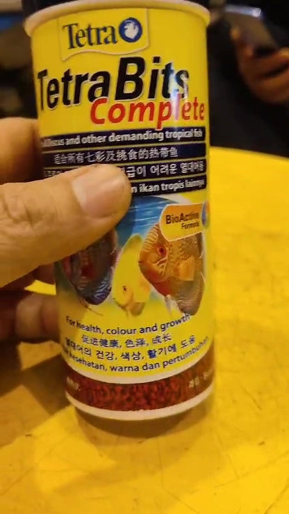 Tetra Bits Fish Food For All Tropical Fish 93 Gram

Provide complete nutrition for all your tropical fish in your Kolkata aquarium with Tetra Bits Fish Food. These slow-sinking, seafood-flavoured pellets are specially formulated for all life stages and even fish with sensitive stomachs, available in a 93-gram tin.